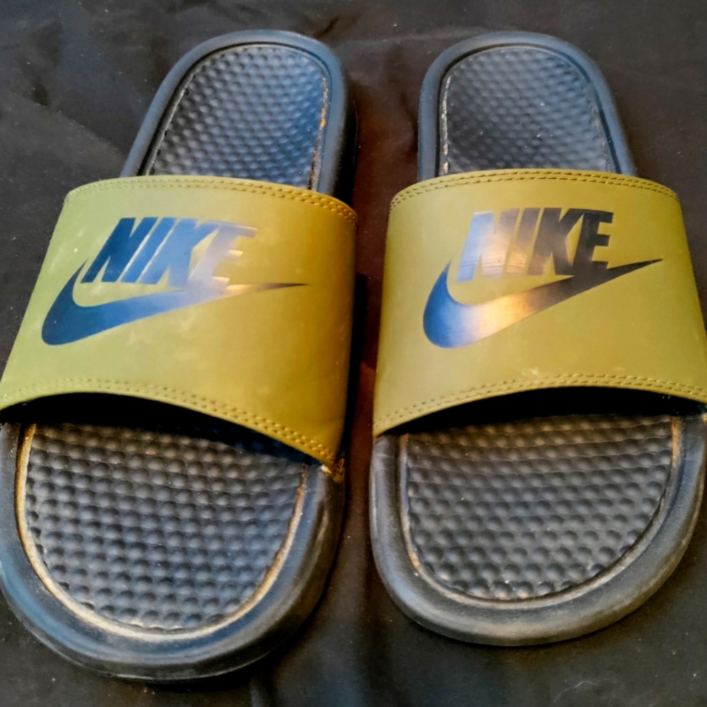 Nike slides